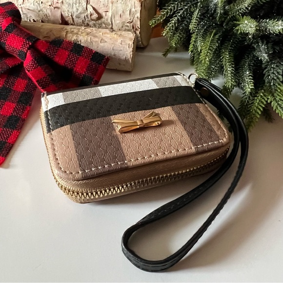Wristlet Wallet - Picture 2 of 4